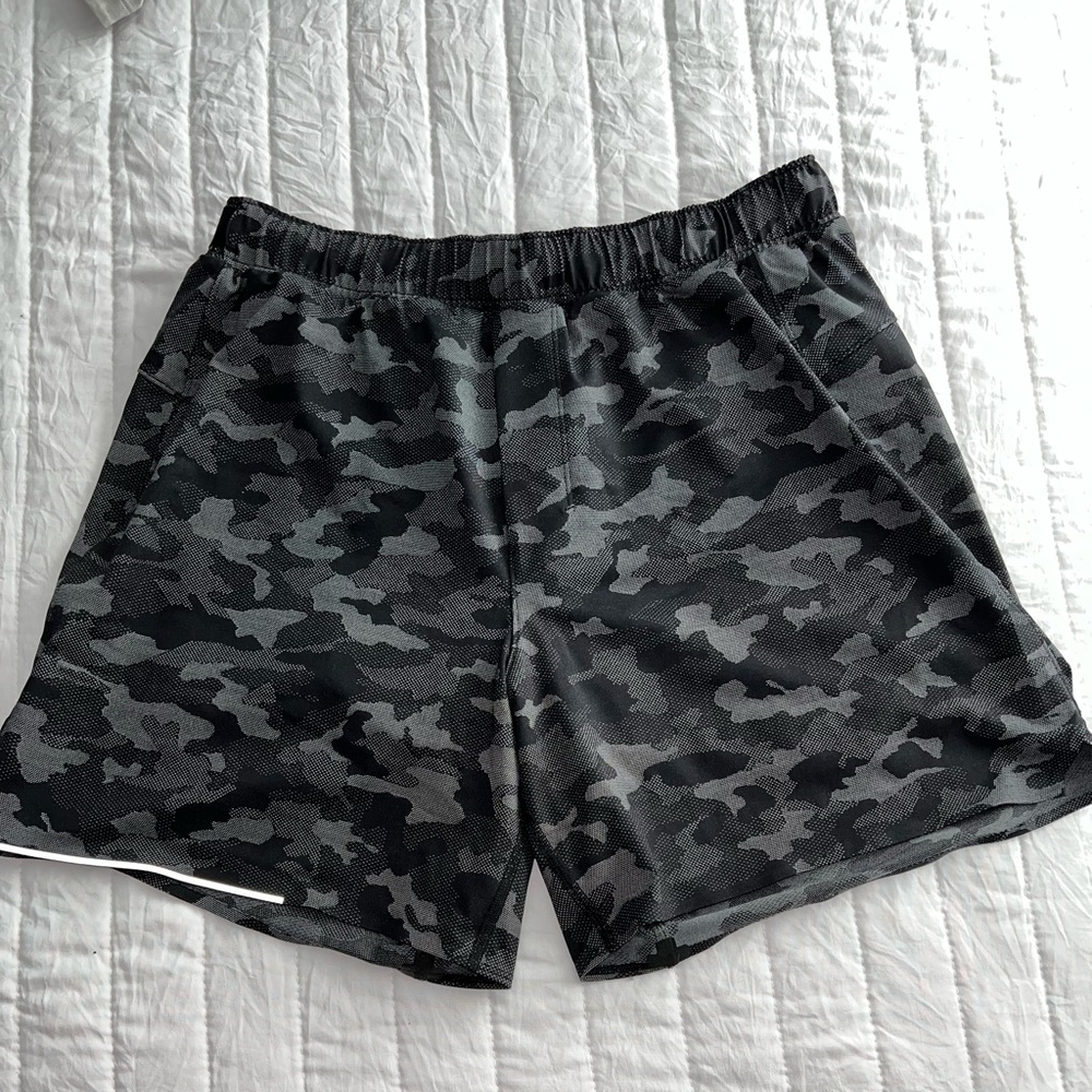 Mens Lululemon Pace Breaker Lined Short 7". Size large